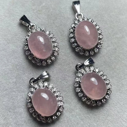 4 Stück AKAC Stein Größe ca. 8*10mm natürlicher Madagaskar-Rosenquarz-Anhänger, weißer Kupfer-Anhänger, die Charms werden zufällig versandt.