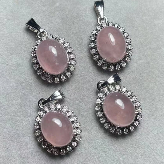 4 Stück AKAC Stein Größe ca. 8*10mm natürlicher Madagaskar-Rosenquarz-Anhänger, weißer Kupfer-Anhänger, die Charms werden zufällig versandt.