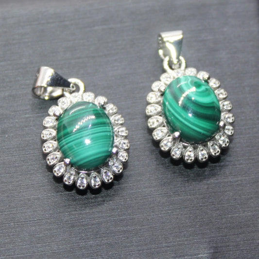 5 Stück AKAC Stein Größe ca. 8*10mm natürlicher Malachit-Anhänger, Weißkupfer-Anhänger, zufällig versendet