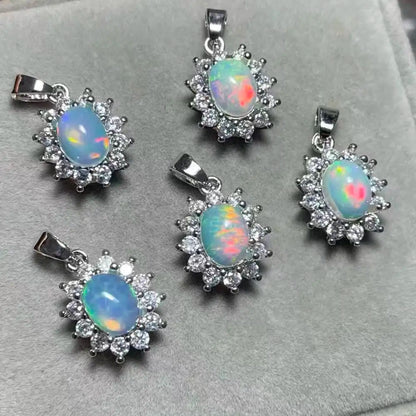 5 штук натуральных опалов AKAC размером примерно 6x8 мм для изготовления поделок (отправляются случайным образом).