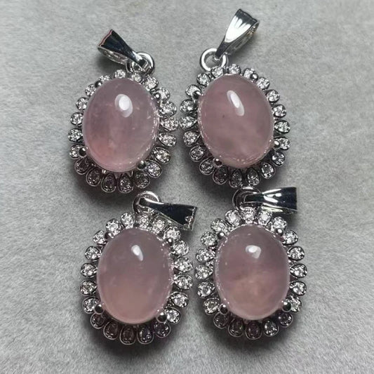 4 Stück AKAC Stein Größe ca. 8*10mm natürlicher Madagaskar-Rosenquarz-Anhänger, weißer Kupfer-Anhänger, die Charms werden zufällig versandt.